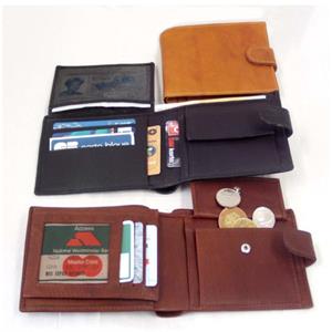 Hnedá pánska kožená peňaženka so zápinkou