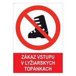 Zákaz vstupu v lyžiarskych topánkach - bezpečnostná tabuľka s dierkami, plast A4, 2 mm